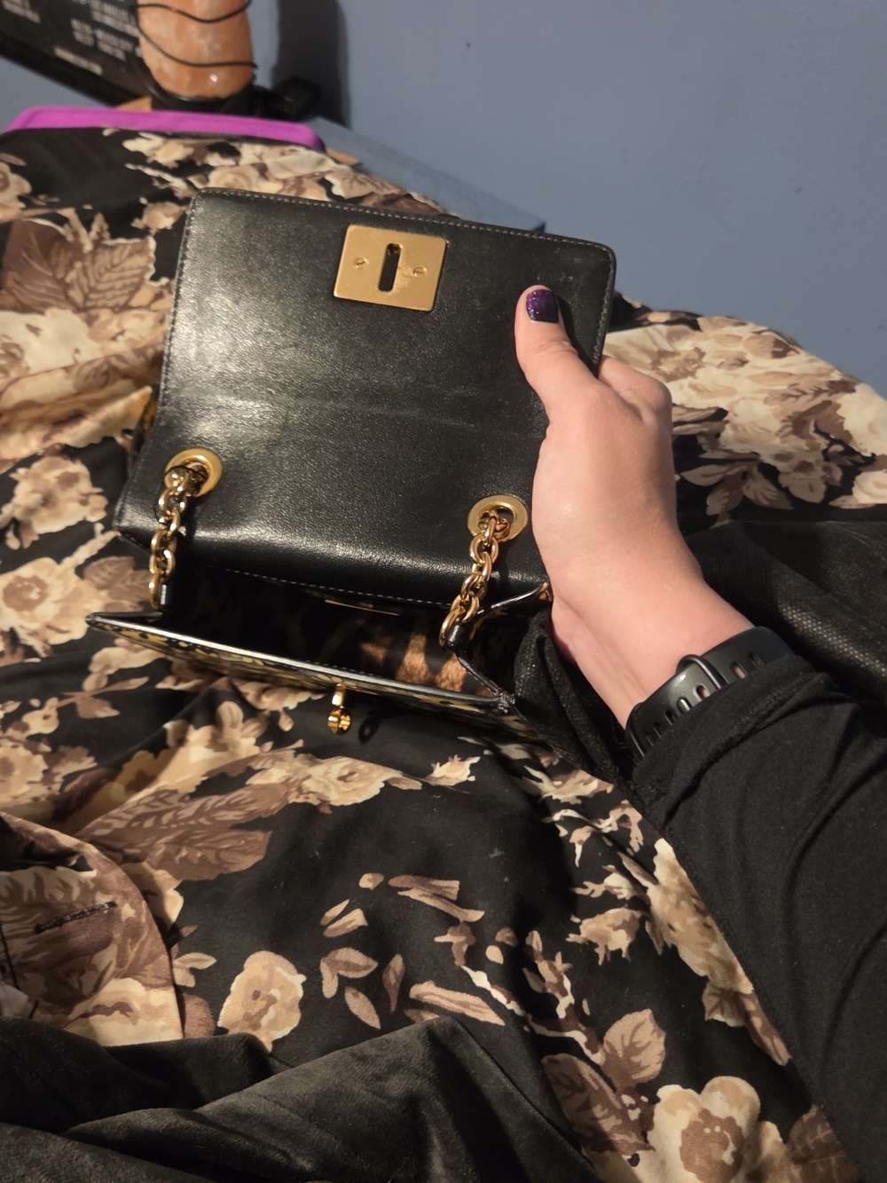Dolce & Gabbana Black Crossbody Bag with Yellow Daisy Print & Bee Charm - Picture 2 of 4